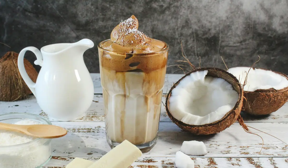 cà phê dừa ☕ Bold Brews A guide to must-try Vietnamese Coffees body